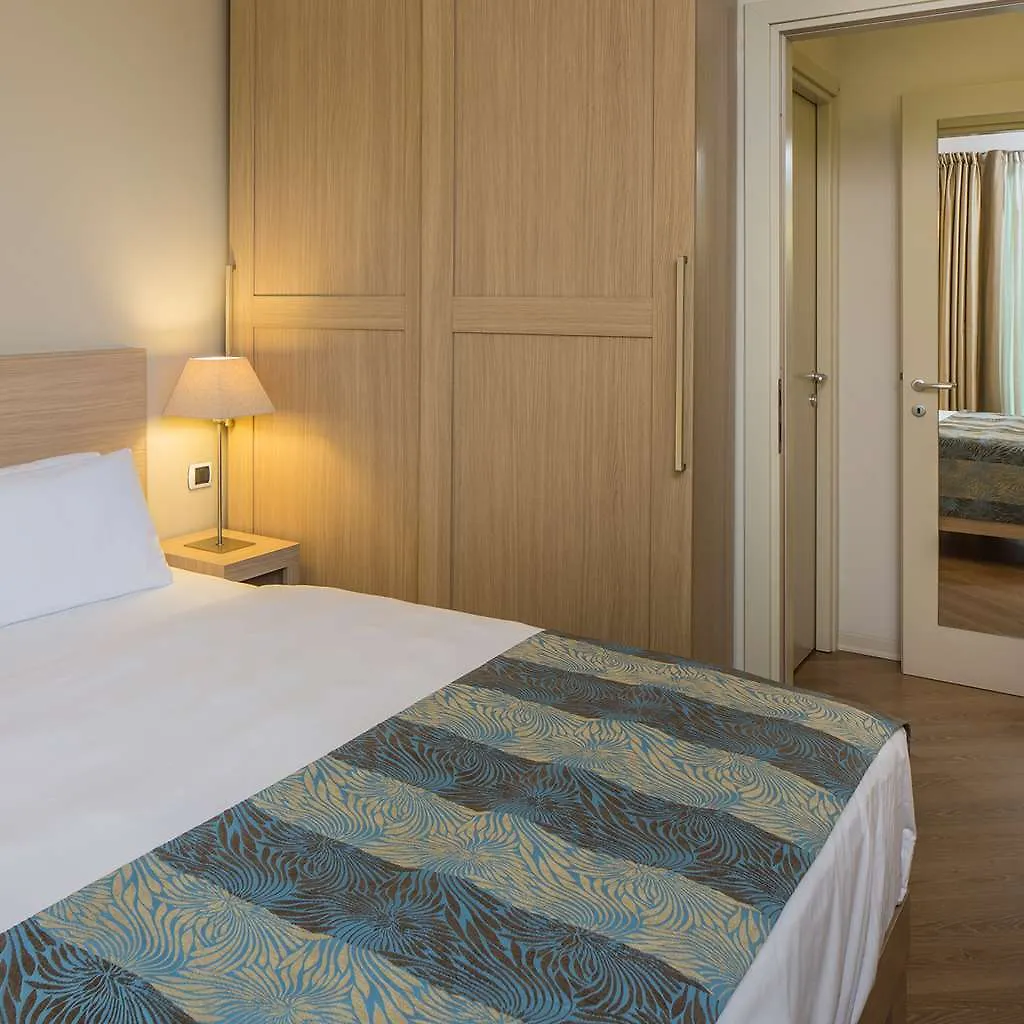 Lake Garda Resort Moniga del Garda 4*,  İtalya